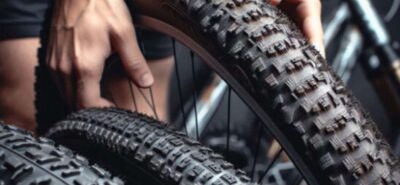 Verschillende mountainbikebanden langs elkaar